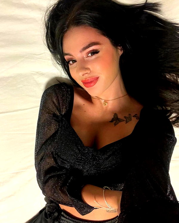 baddiesessence instagram image archive image