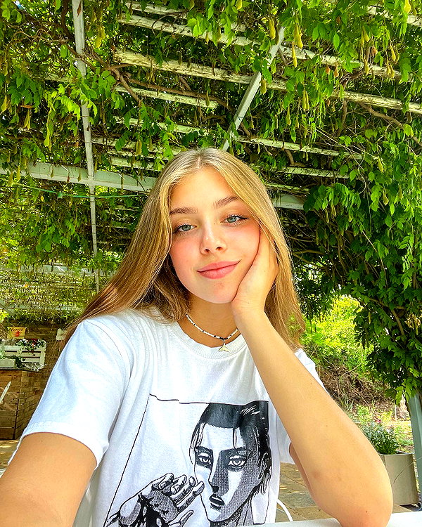 mishel_d_ instagram image archive image