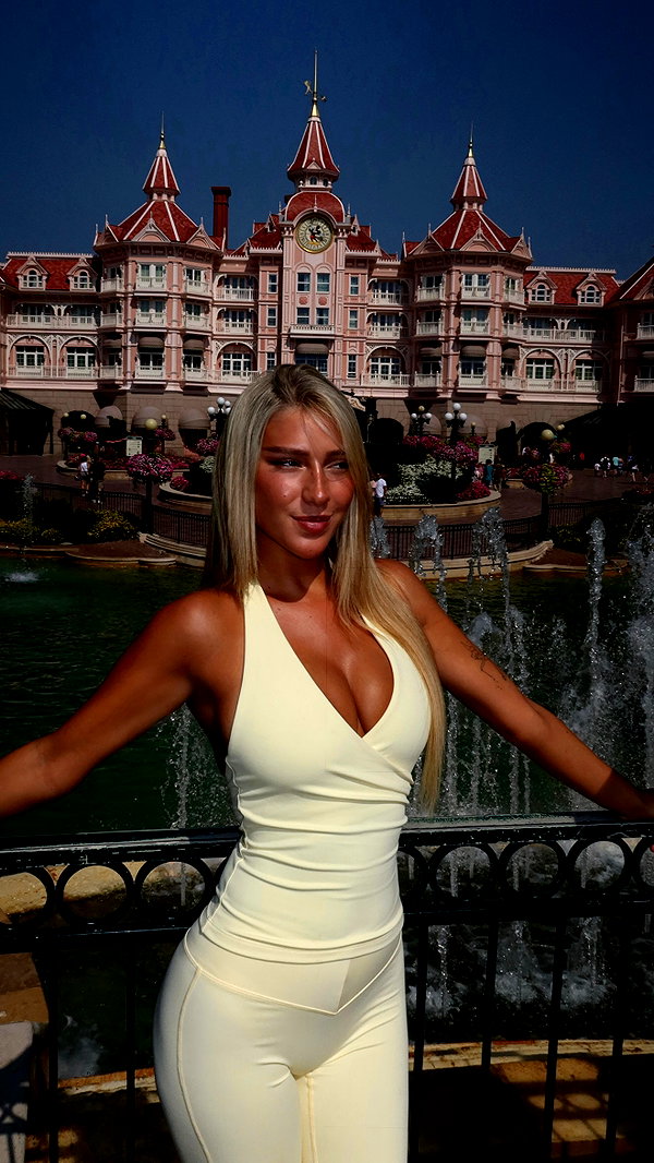 eve__sahar instagram image archive image