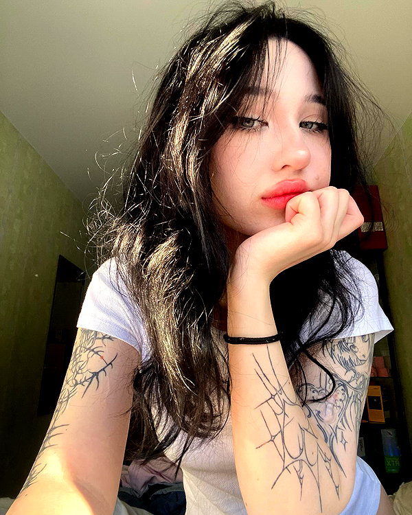 llofreaki instagram image archive image
