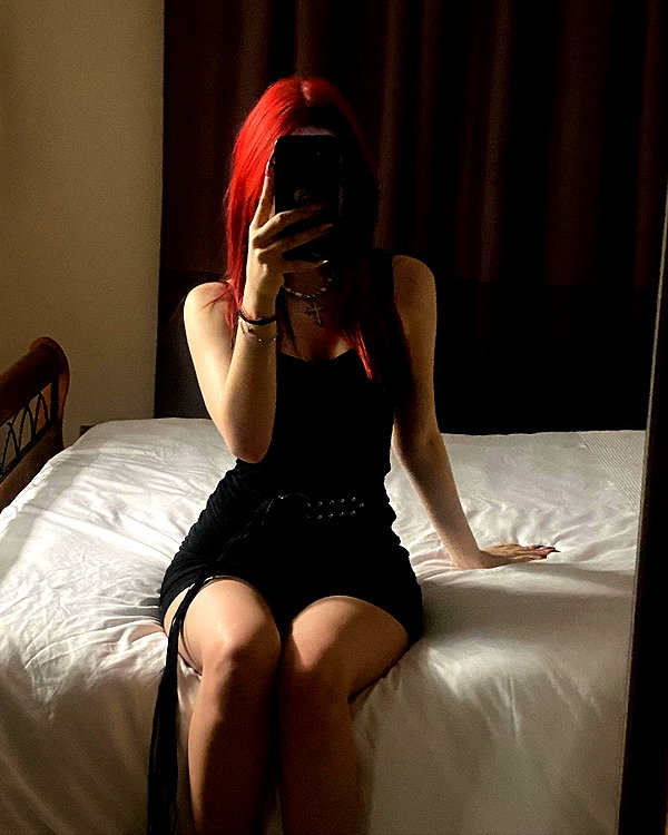 _roniira instagram image archive image