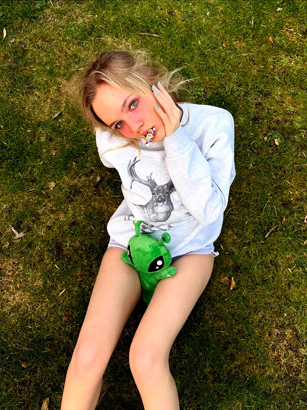leni.bahr instagram image archive image
