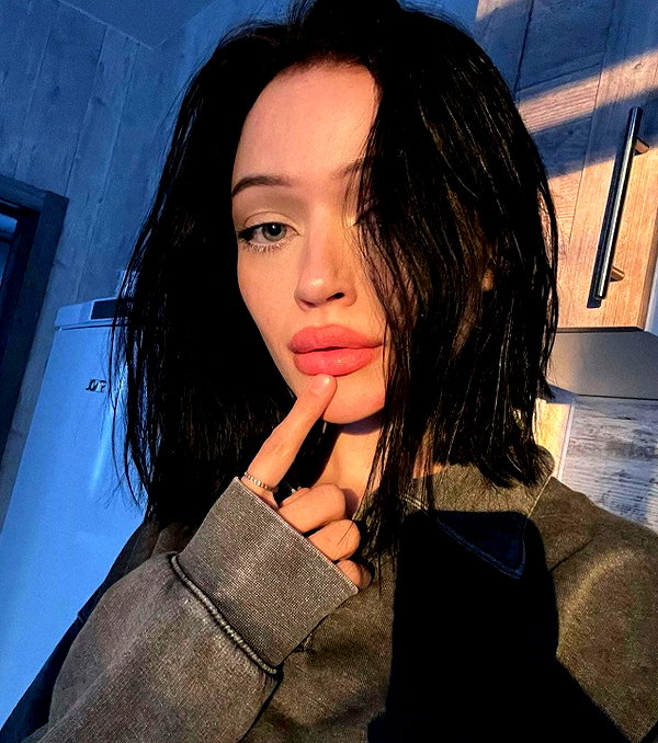 baddiesessence instagram image archive image