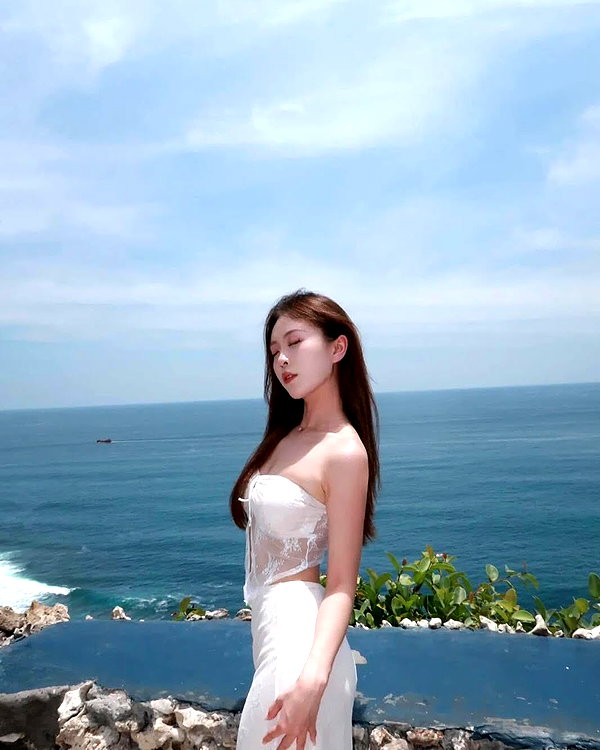 lyhythuedoxinh instagram image archive image