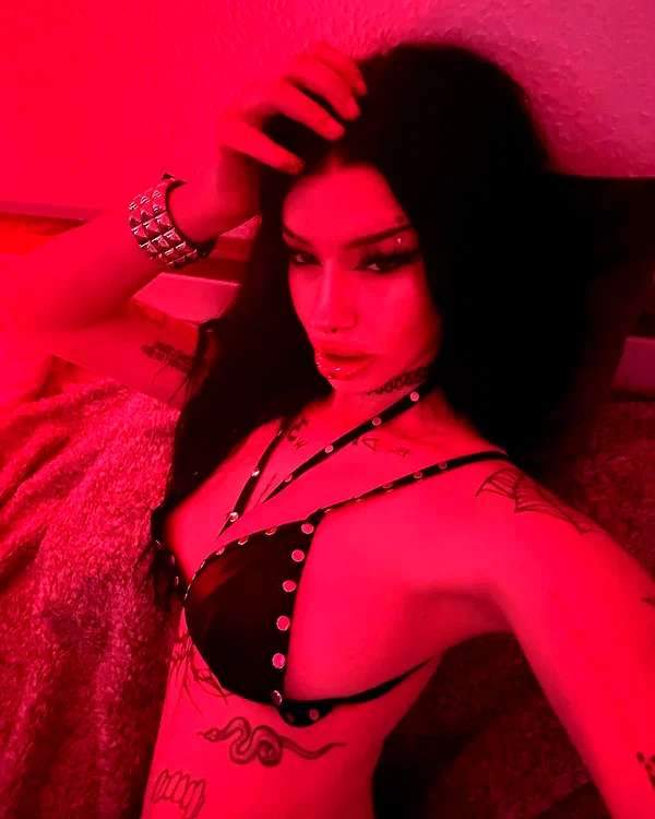 chica.niebla instagram image archive image