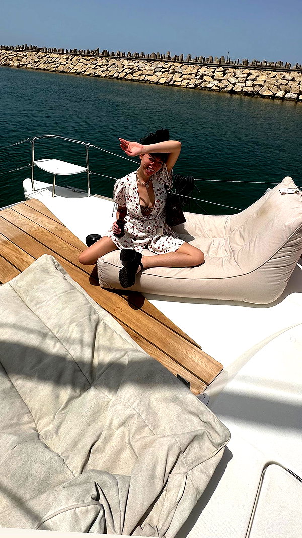 romi_henenson instagram image archive image