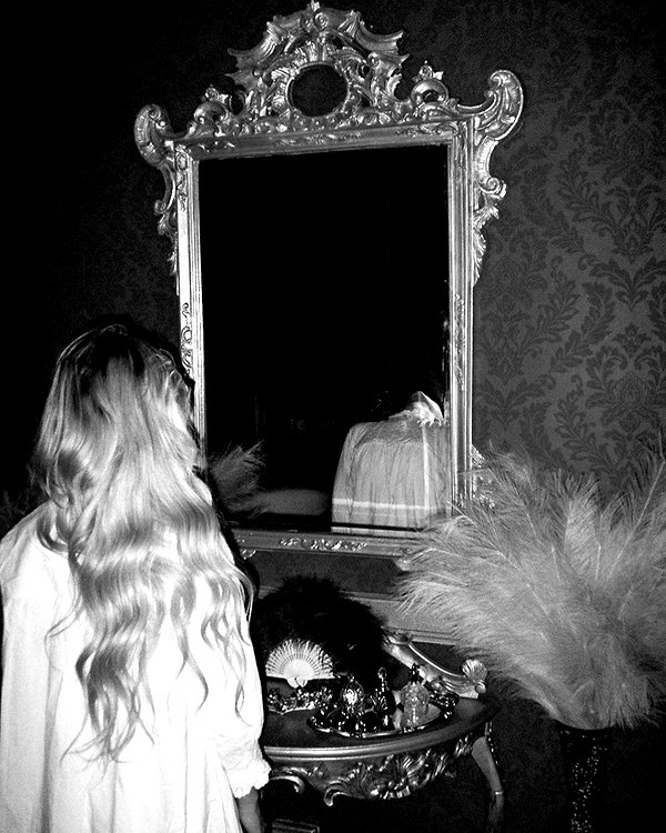 ellianawalmsley instagram image archive image