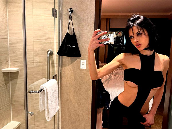 leonanaomii instagram image archive image
