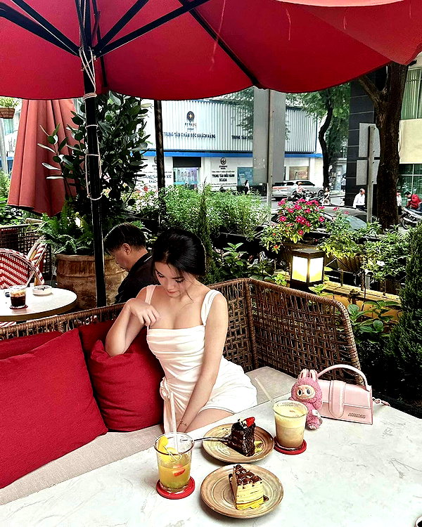 lyhythuedoxinh instagram image archive image
