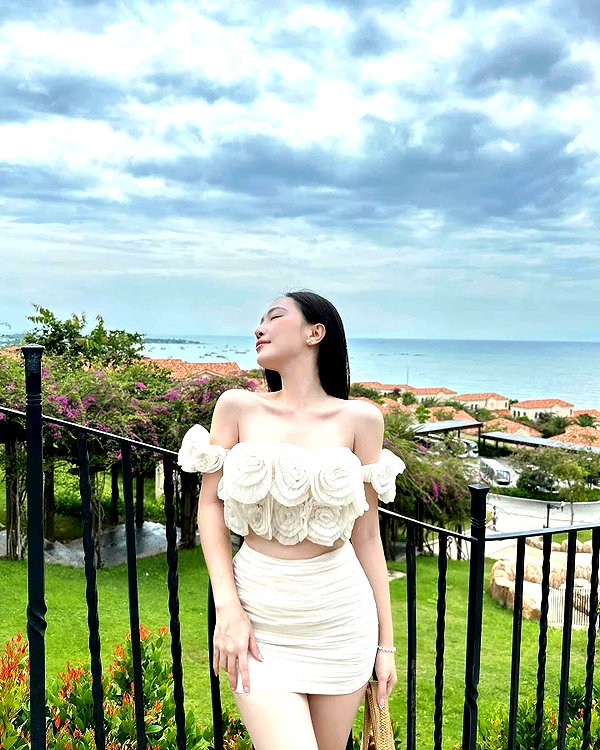 lyhythuedoxinh instagram image archive image