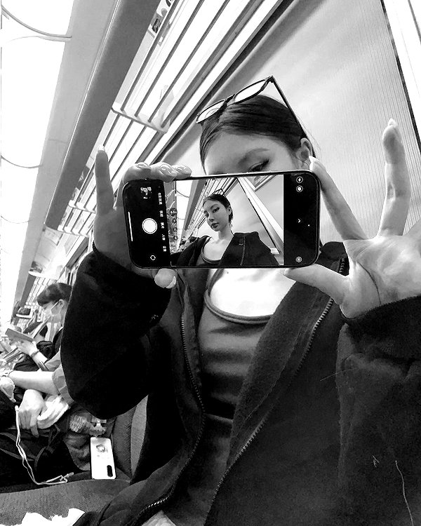 ll.lu1s instagram image archive image