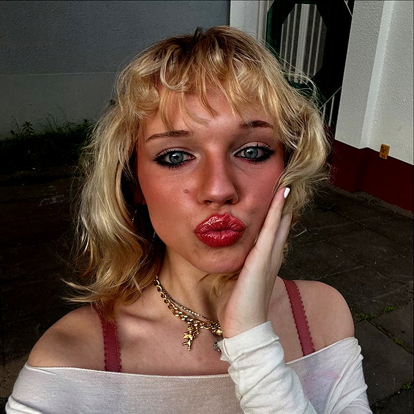 leni.bahr instagram image archive image
