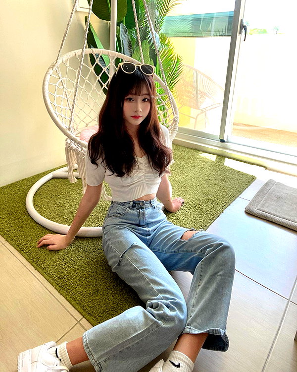 lai_931201 instagram image archive image