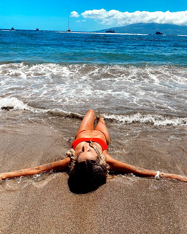 ellianawalmsley instagram image archive image