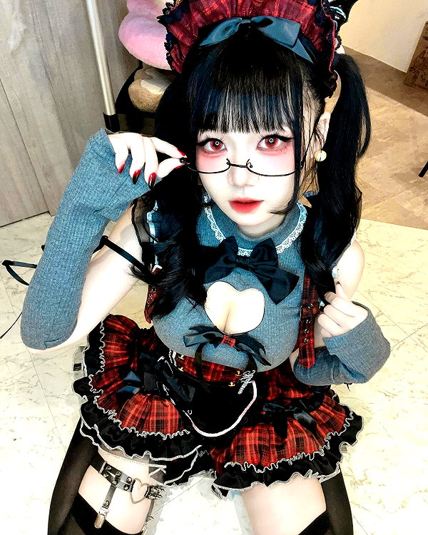 150_aiko instagram image archive image