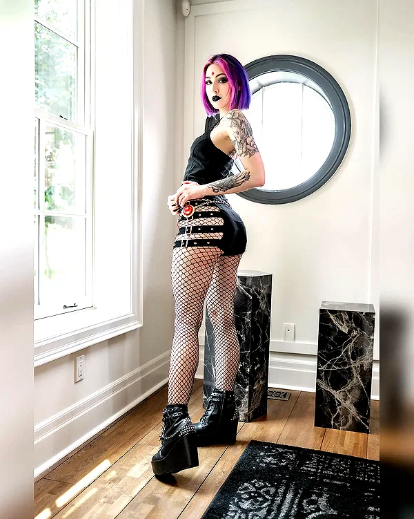 luxlo.xo instagram image archive image