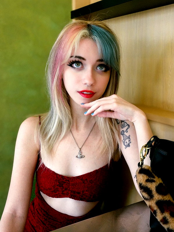 Archived image from @iluvmeww on Instagram