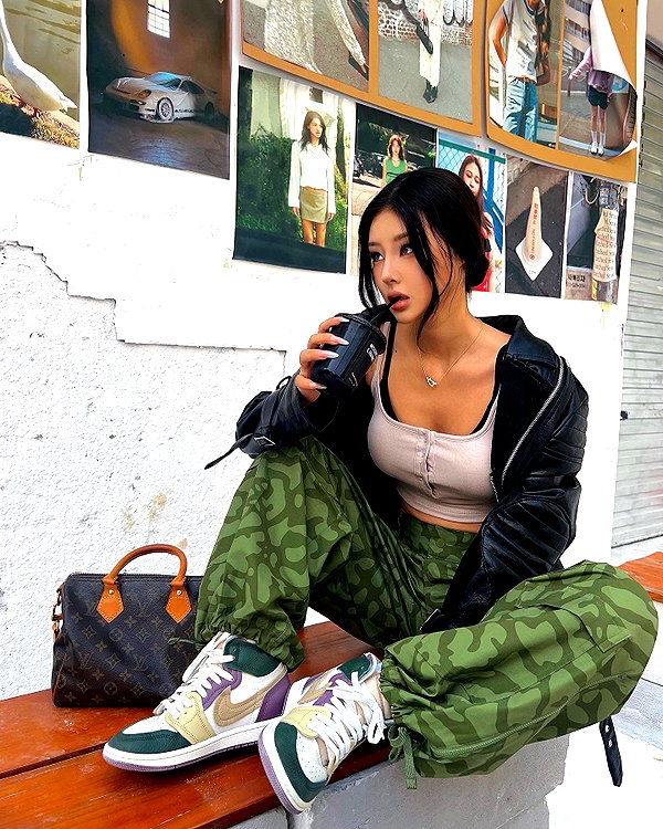 ll.lu1s instagram image archive image
