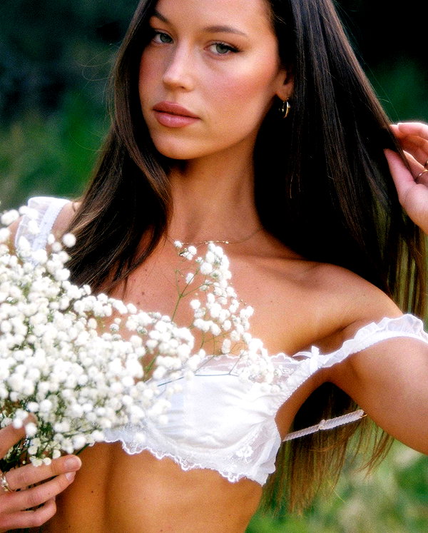 olivia.mathers instagram image archive image