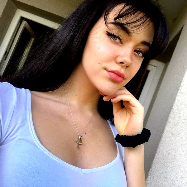 vanessa.rhd instagram image archive image