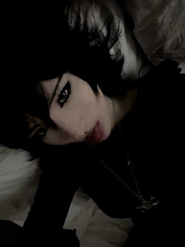 Archived image from @kk3tr1n4 on Instagram