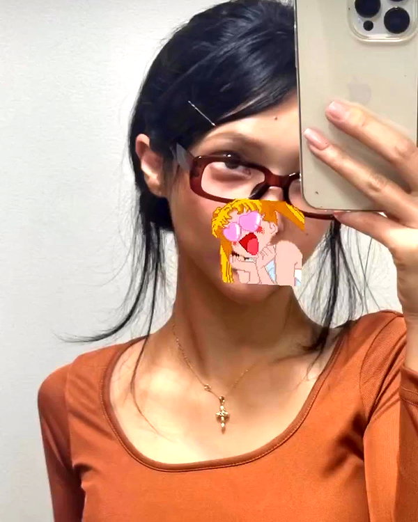 Archived image from @heroineseen on Instagram