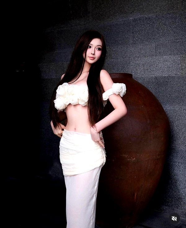 lyhythuedoxinh instagram image archive image