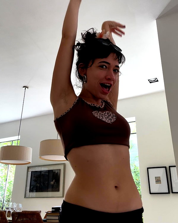 romi_henenson instagram image archive image
