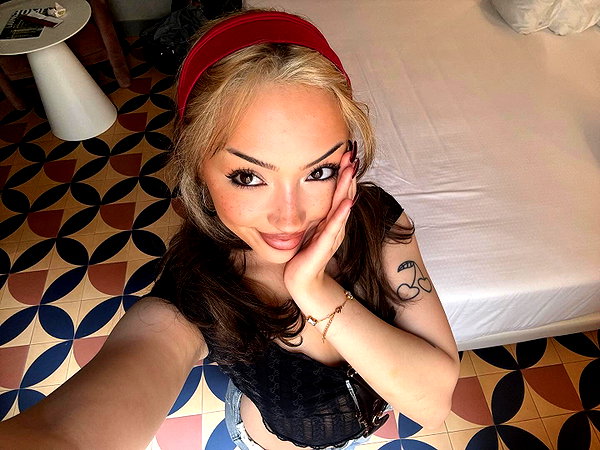 v.qx instagram image archive image