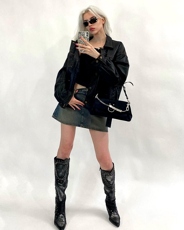 anya4everr instagram image archive image