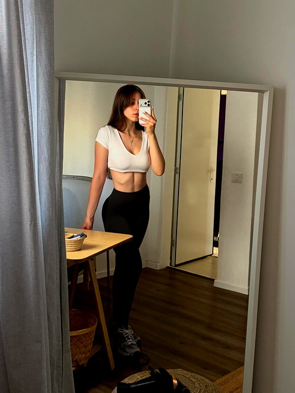 lia_ey99 instagram image archive image