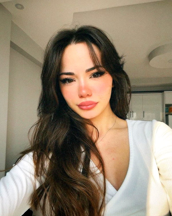 baddiesessence instagram image archive image