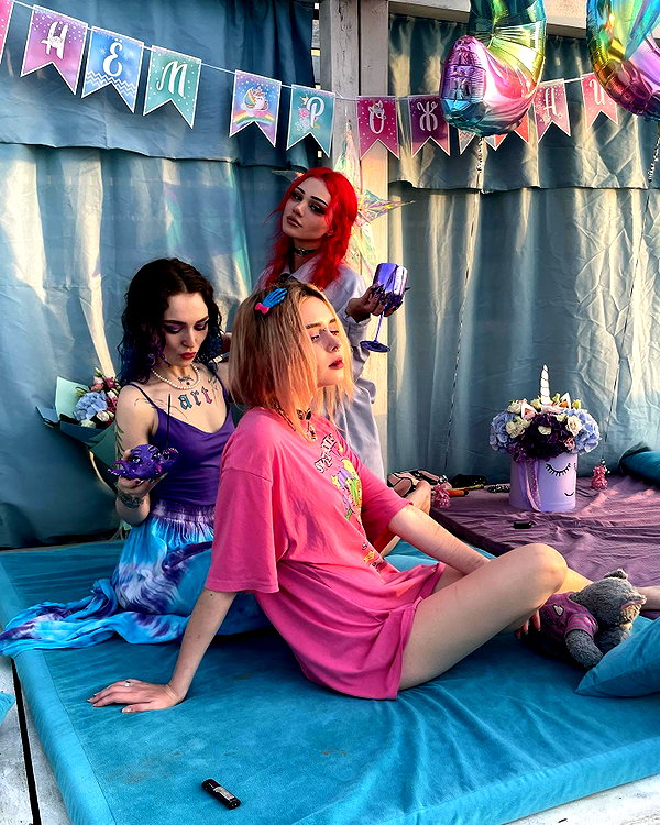 vik4au instagram image archive image