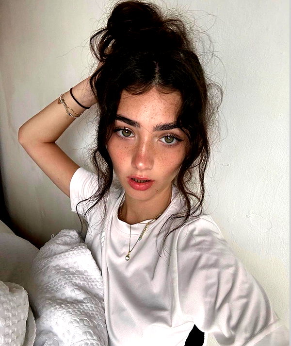 baddiesessence instagram image archive image