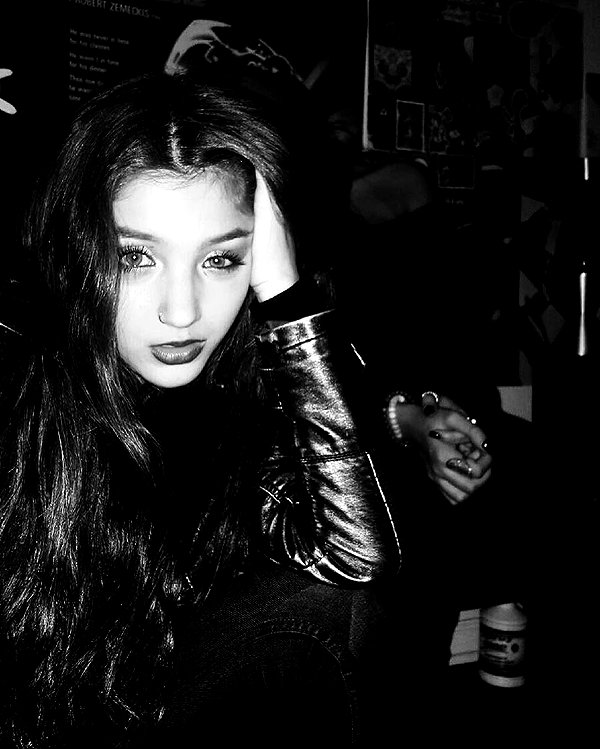 daniellebarnaa archive image