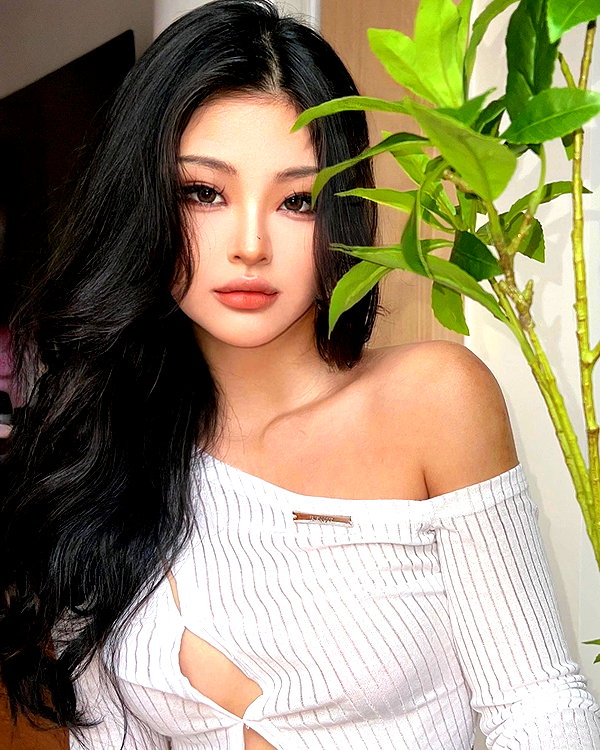 ll.lu1s instagram image archive image