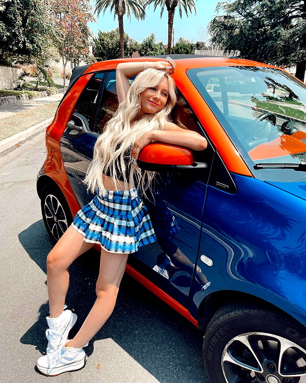 ellianawalmsley instagram image archive image