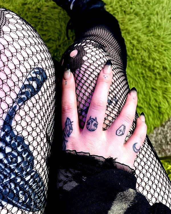 yeahimcaroline instagram image archive image