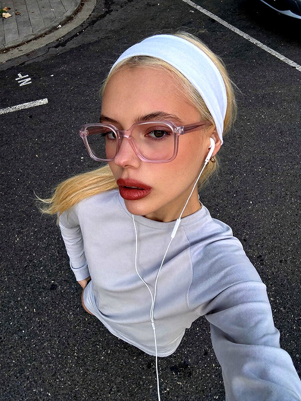 alisen.mari instagram image archive image