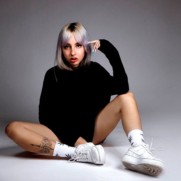 karin_orhov instagram image archive image