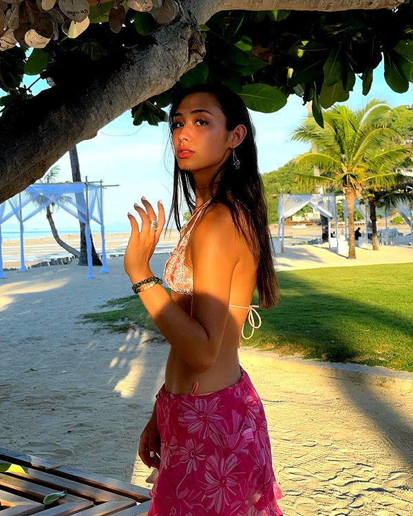 cait.knight instagram image archive image