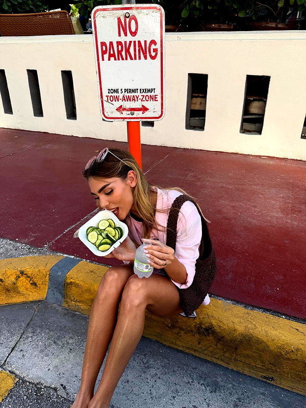 maya.keyy instagram image archive image