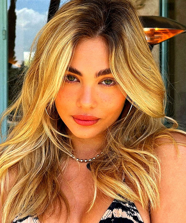 maya.keyy instagram image archive image