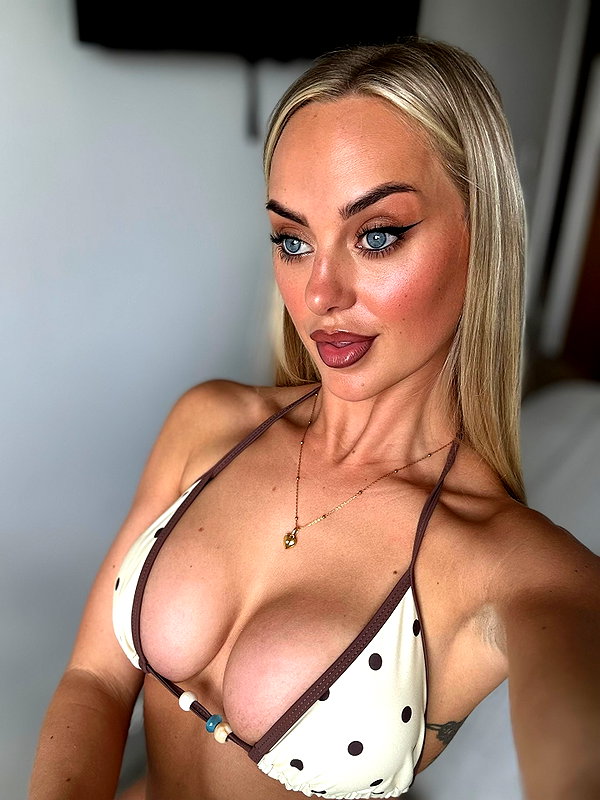 rhiannonbluee instagram image archive image