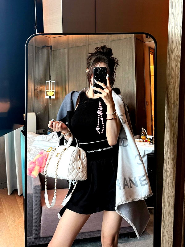 dear.zia instagram image archive image