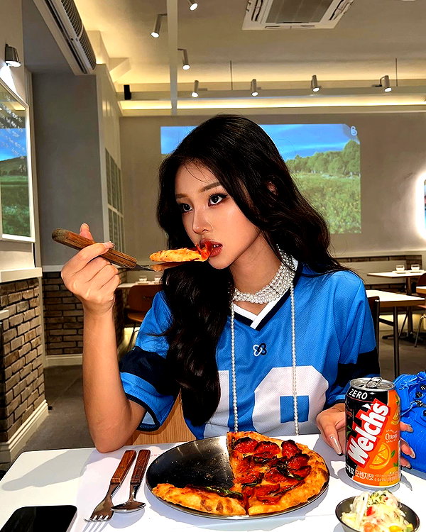 ll.lu1s instagram image archive image