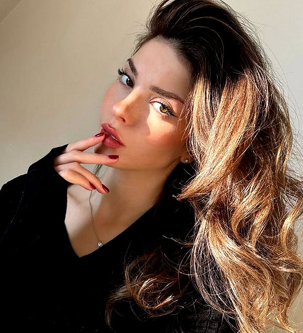 baddiesessence instagram image archive image
