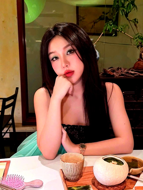 lyhythuedoxinh instagram image archive image