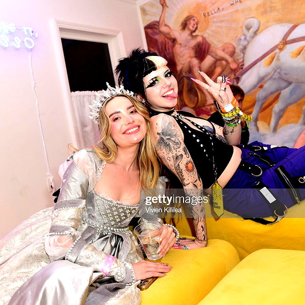 yeahimcaroline instagram image archive image