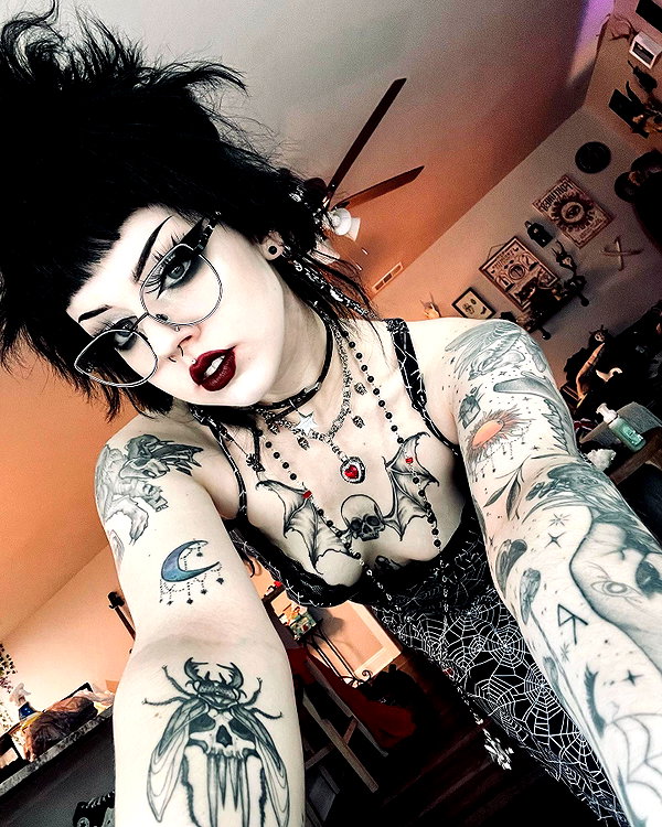 yeahimcaroline instagram image archive image